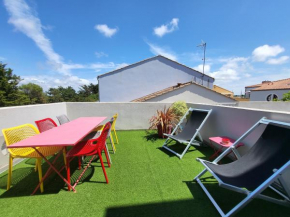 Studio rénové sur le port avec terrasse et parking privatifs, animaux acceptés - FR-1-92-778